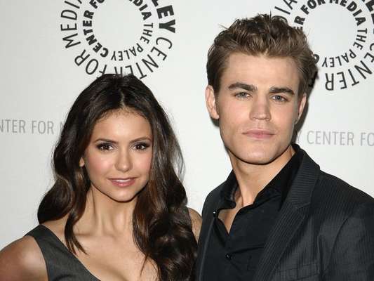 Nina Dobrev conta que não gostava muito do Paul Wesley no início de "The Vampire Diaries"