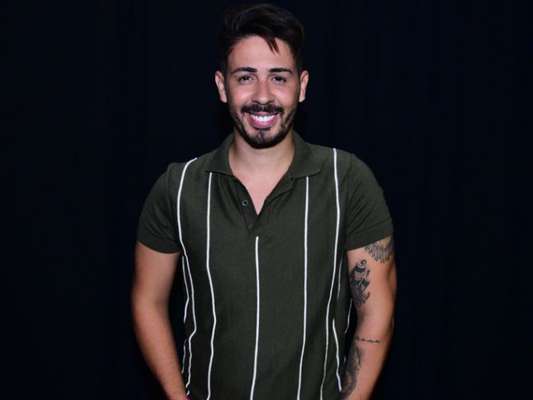 Carlinhos Maia comemora aniversário de 28 anos na Grécia