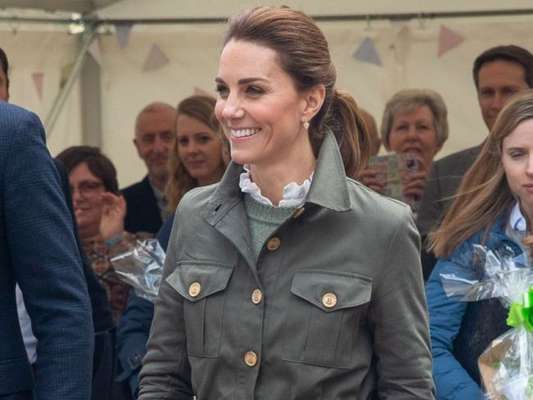 Kate Middleton aposta em look com vibe militar para evento em Cumbria, no Reino Unido, nesta terça-feira, dia 11 de junho de 2019