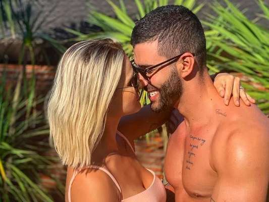 Mudança de visual de Gusttavo Lima chamou atenção em foto com Andressa Suita nesta quarta-feira, 12 de junho de 2019