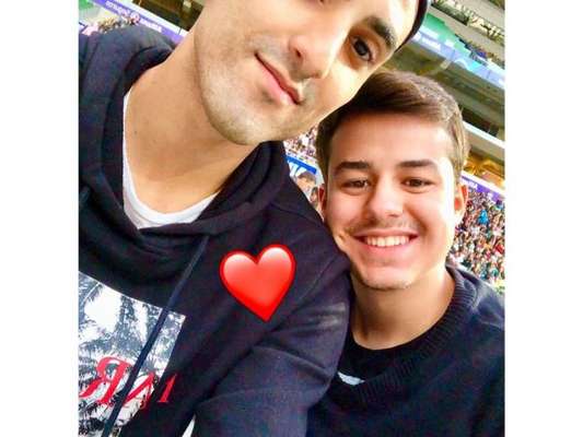 Jogador da Seleção de Vôlei, Douglas Souza se declara para o namorado com música do BTS