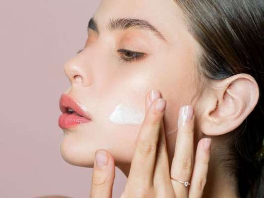 Pele no inverno: dicas para manter o rosto hidratado e protegido
