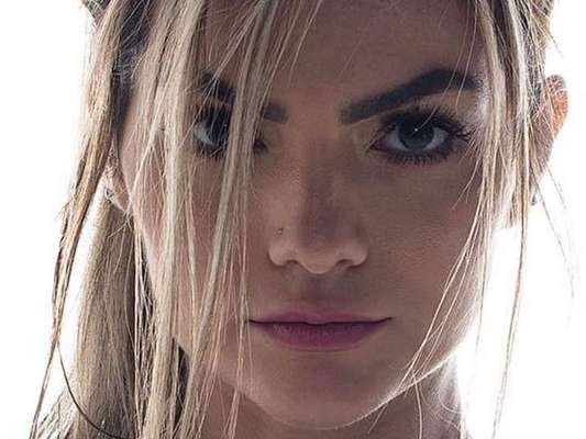 Kelly Key se revoltou com internautas que questionaram seu filho, Artur, ter aparecido de unha pintada: 'Absurdo se chocarem'