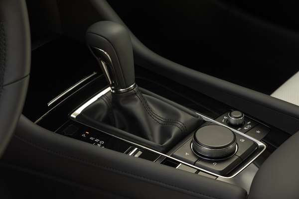 Mazda atualiza display touch para melhorar segurança dos veículos