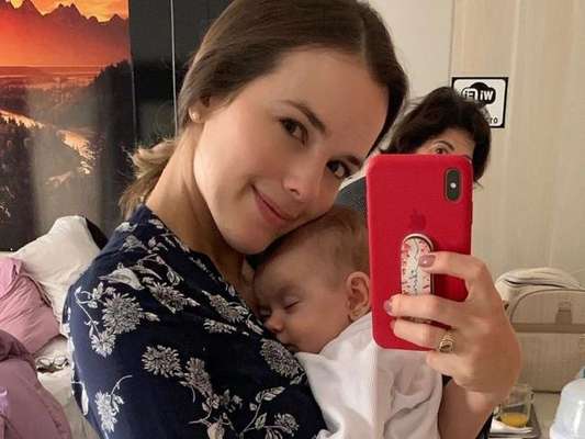 Thaeme Mariôto fez a primeira viagem com a filha, Liz, nesta sexta-feira, 21 de junho de 2019
