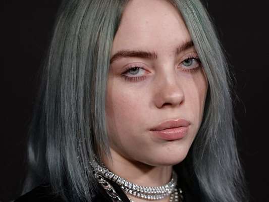 Billie Eilish é sexualizada por usar regata e fãs a defendem
