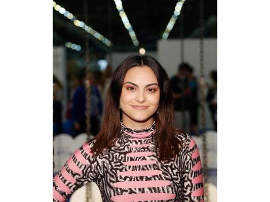 Camila Mendes conta como os figurinos de "Riverdale" agravaram sua bulimia