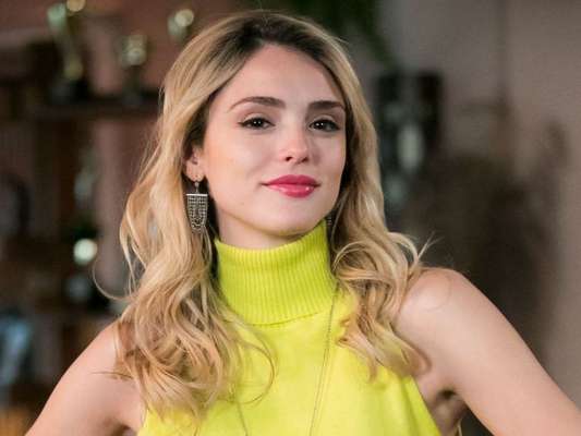 Manu (Isabelle Drummond) vai se desentender com João (Rafael Vitti) e vai ser chamada para fazer uma turnê internacional na novela 'Verão 90'.