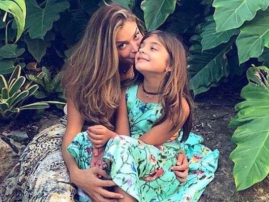 Grazi Massafera posa ao lado da filha, Sofia, de 7 anos, em 30 de junho de 2019