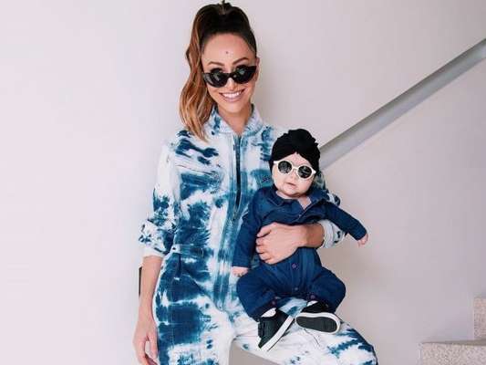 Jeans não sai da moda nunca! Sabrina Sato e a filha, Zoe, mostram que a peça é um clássico em qualquer idade
