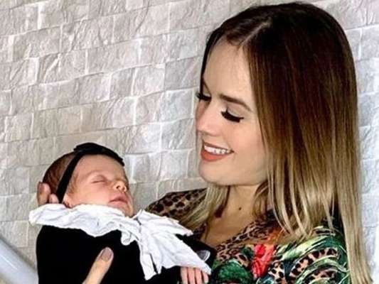 Thaeme Mariôto recorreu à sonda para ajudar na amamentação da filha, Liz: 'Não gosto de desperdiçar leite'