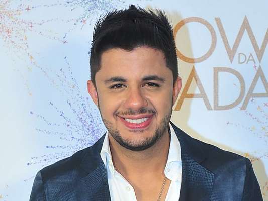 Filho de Cristiano Araújo surpreendeu por semelhança com sertanejo em fotos