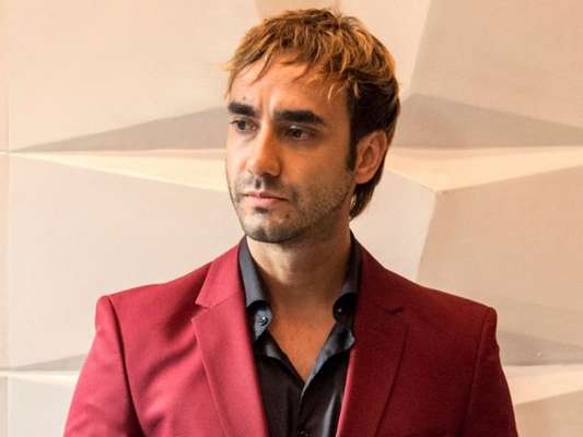 Galdino (Gabriel Godoy) é desmascarado na novela 'Verão 90'