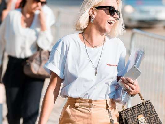 Calça cargo na liquidação: confira cinco peças que estão custando menos
