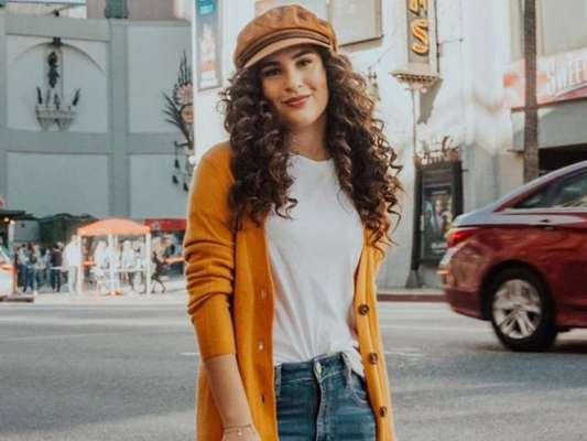 Lívian Aragão contou que peça jeans não pode faltar em seu closet