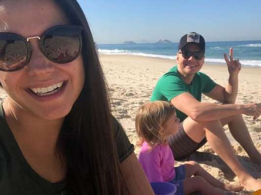 Thais Fersoza e Michel Teló levaram os filhos a uma praia do Rio de Janeiro nesta quinta-feira, 11 de julho de 2019