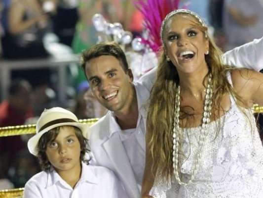 Ivete Sangalo compartilhou vídeo do marido e do filho surfando juntos em praia do Rio de Janeiro