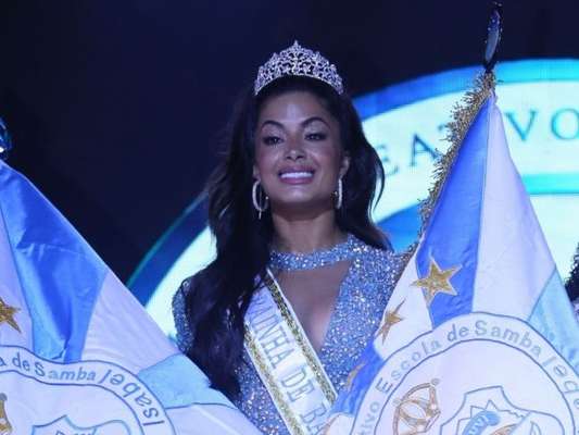Aline Riscado foi coroada a nova rainha de bateria da Vila Isabel na madrugada deste domingo, 14 de julho de 2019