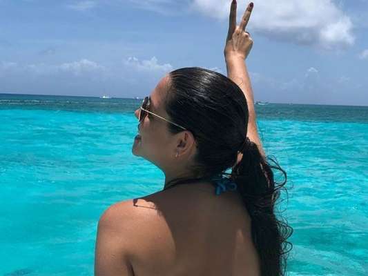 Thais Fersoza faz massagem para diminuir a silhueta nesta quarta-feira, dia 17 de julho de 2019