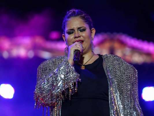 Marilia Mendonça chora com declaração de Zé Neto e Cristiano em show no Ceará nesta quarta-feira, dia 17 de julho de 2019