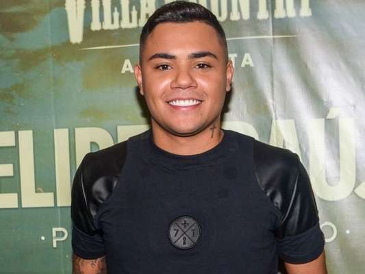 Felipe Araújo mostrou foto do batizado do filho, Miguel, nesta quinta-feira, 18 de julho de 2019