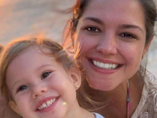 Thais Fersoza compara filha com boneca em vídeo nesta sexta-feira, dia 19 de julho de 2019