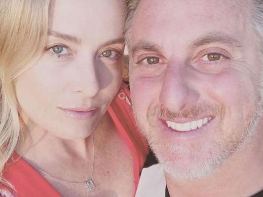 Angélica ganha elogio de Luciano Huck ao usar maiô com transparência nesta sexta-feira, dia 19 de julho de 2019