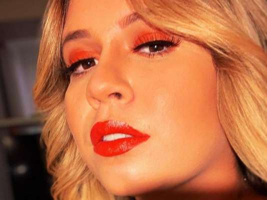 Marília Mendonça posou sexy neste sábado, 20 de julho de 2019, antes de mais um de seus shows