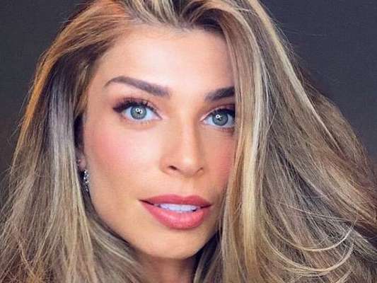 Grazi Massafera surpreendeu seus seguidores neste domingo, 21 de julho de 2019, ao fazer uma dancinha sexy na frente do espelho