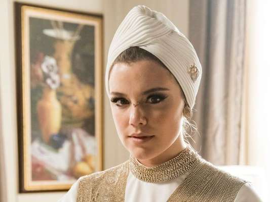 Alice Wegmann impressiona ao usar vestido de noiva elegante em novela nesta terça-feira, dia 23 de julho de 2019