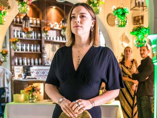 Dalila (Alice Wegmann) descobre que está grávida na novela 'Órfãos da Terra'