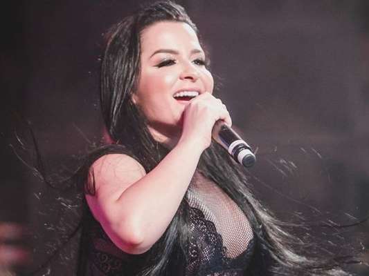 Maiara e Maraisa brincam nos bastidores de show e citam Marina Ruy Barbosa neste domingo, dia 28 de julho de 2019
