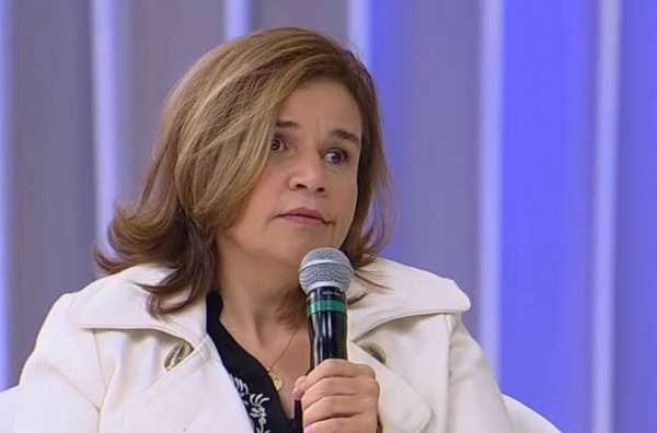 Claudia Rodrigues - A atriz e comediante, que chegou ao auge da carreira em 2004 com a série A Diarista, sofre de esclerose múltipla há 18 anos. A doença é degenerativa e acontece quando o sistema imunológico começa a destruir a cobertura que protege os nervos. Assim, Claudia começou a sentir os efeitos mais fortes de sua condição se manifestando com mais força em 2010, quando percebeu que não dava mais conta de atuar. Em agosto deste ano, ela anunciou que planeja retornar à TV, após se afastar para tratamento.