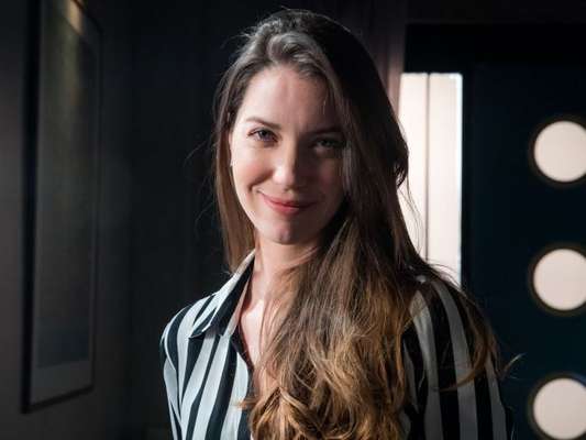 Nos próximos capítulos da novela 'A Dona do Pedaço', Fabiana (Nathalia Dill) assume fábrica de bolos de Maria da Paz (Juliana Paes)