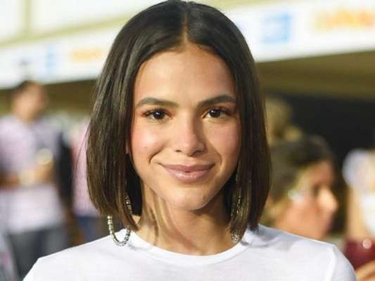 Bruna Marquezine ganha de aniversário pijamas de luxo nesta quinta-feira, dia 01 de agosto de 2019