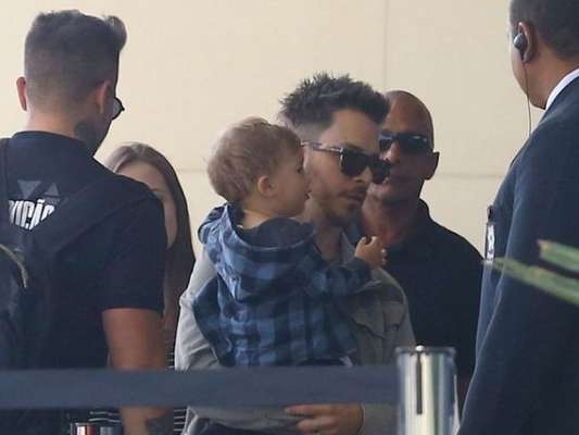 Filho de Junior Lima já mostrou habilidade para a música em ensaio de show do pai