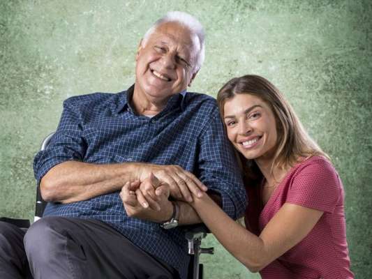Na novela 'Bom Sucesso', Paloma (Grazi Massafera) aceitará ser acompanhante de Alberto (Antônio Fagundes)