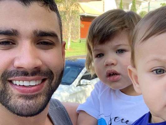 Gusttavo Lima curte Dia dos Pais antecipado com os filhos, Gabriel e Samuel, em 10 de agosto de 2019