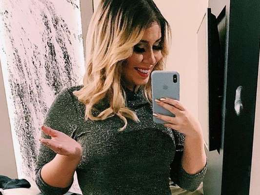 Grávida, Marilia Mendonça usa mesmo look de Tatá Werneck, em 11 de agosto de 2019