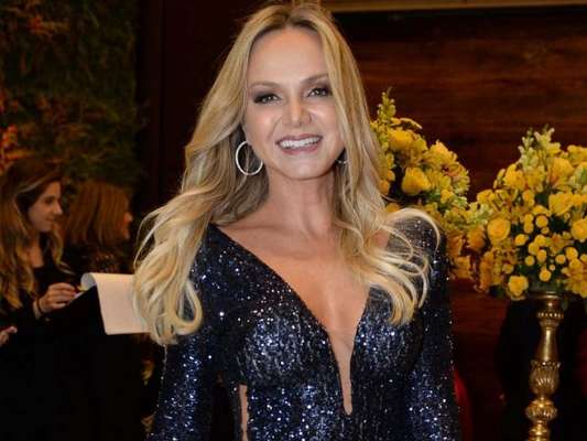 Eliana aparece maquiada como caveira em festa de aniversário do filho, Arthur, em 11 de agosto de 2019