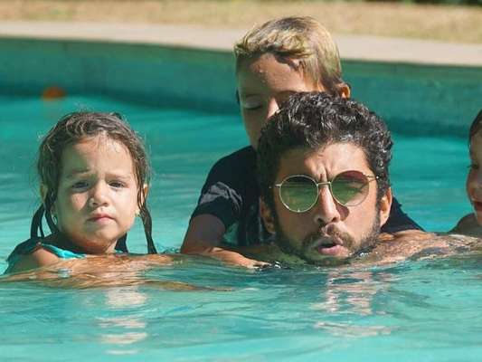 Pedro Scooby ganha música e apresentação dos filhos Dom, Bem e Liz, em 11 de agosto de 2019