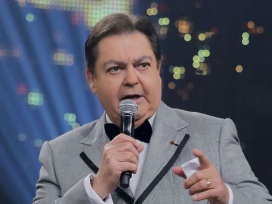 Fausto Silva reuniu os filhos, Lara, João Guilherme e Rodrigo, em foto rara e ganhou elogio do filho mais velho: 'Cara mais generoso e alegre que eu conheço'