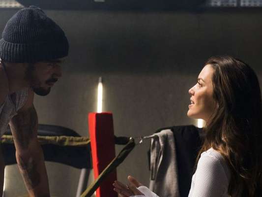 Nos próximos capítulos da novela 'A Dona do Pedaço', Fabiana (Nathalia Dill) leva um fora de Rock (Caio Castro): 'Tomando pílula escondido?'