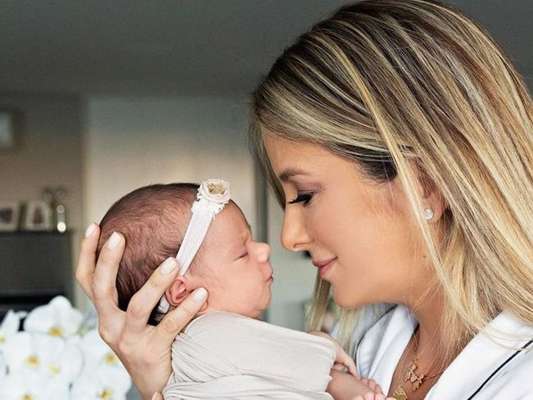 Ticiane Pinheiro comemorou primeiro mêsversário da filha Manuella: 'Vida mudou para muito melhor'