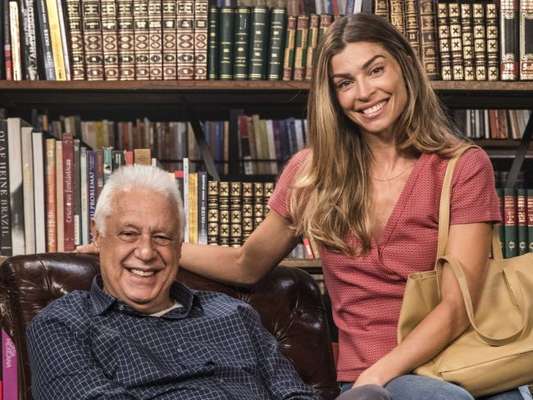 Nos próximos capítulos da novela 'Bom Sucesso', Paloma (Grazi Massafera) salva Alberto (Antonio Fagundes) de afogamento.
