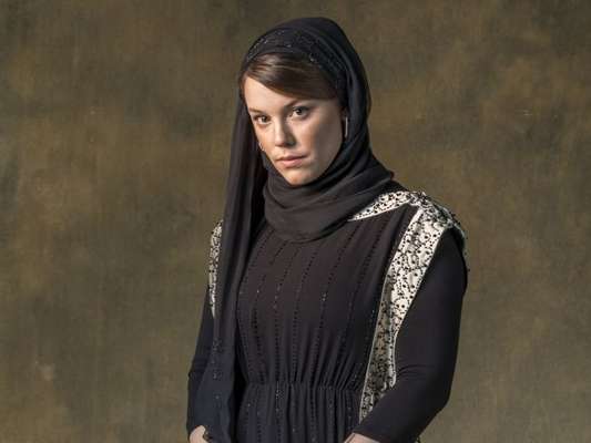 Nos próximos capítulos de 'Órfãos da Terra', Dalila (Alice Wegmann) leva um tiro e fica em coma.