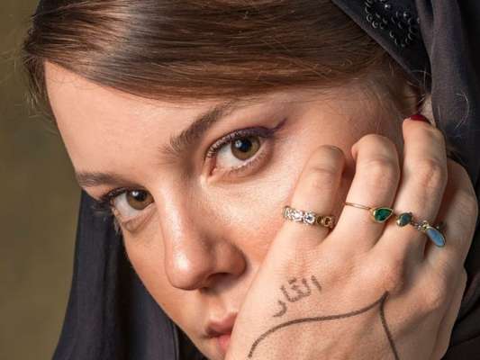 Nos próximos capítulos da novela 'Órfãos da Terra', Dalila (Alice Wegmann) se desespera ao descobrir que seu golpe da barriga foi descoberto após ficar entre a vida e morte ao ser baleada por Robson (Alex Morenno)