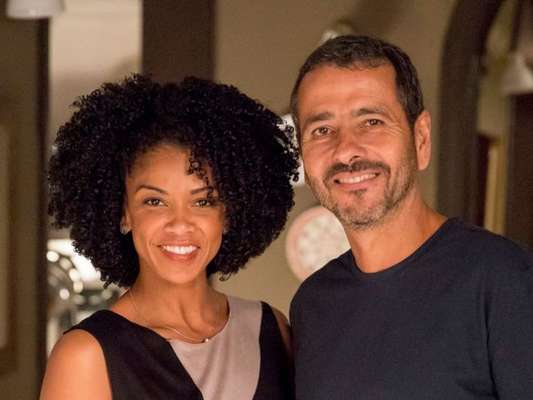 Nos próximos capítulos da novela 'A Dona do Pedaço', Amadeu (Marcos Palmeira) perde a mulher, Gilda (Heloísa Jorge), vítima de câncer e vê o caminho livre para reatar com Maria da Paz (Juliana Paes)