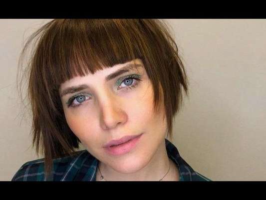 Letícia Colin aposta na tendência do corte shaggy
