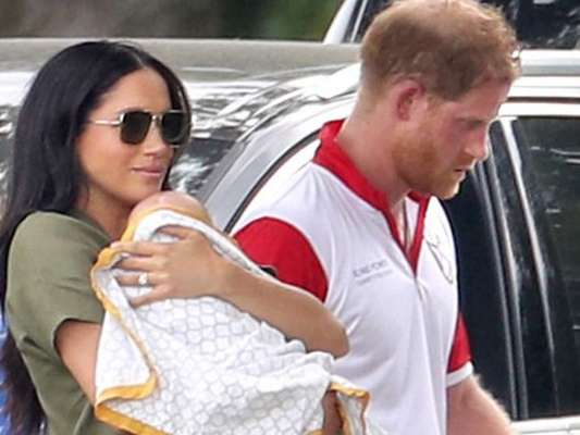 Meghan Markle e Príncipe Harry fazem primeira viagem internacional com o filho